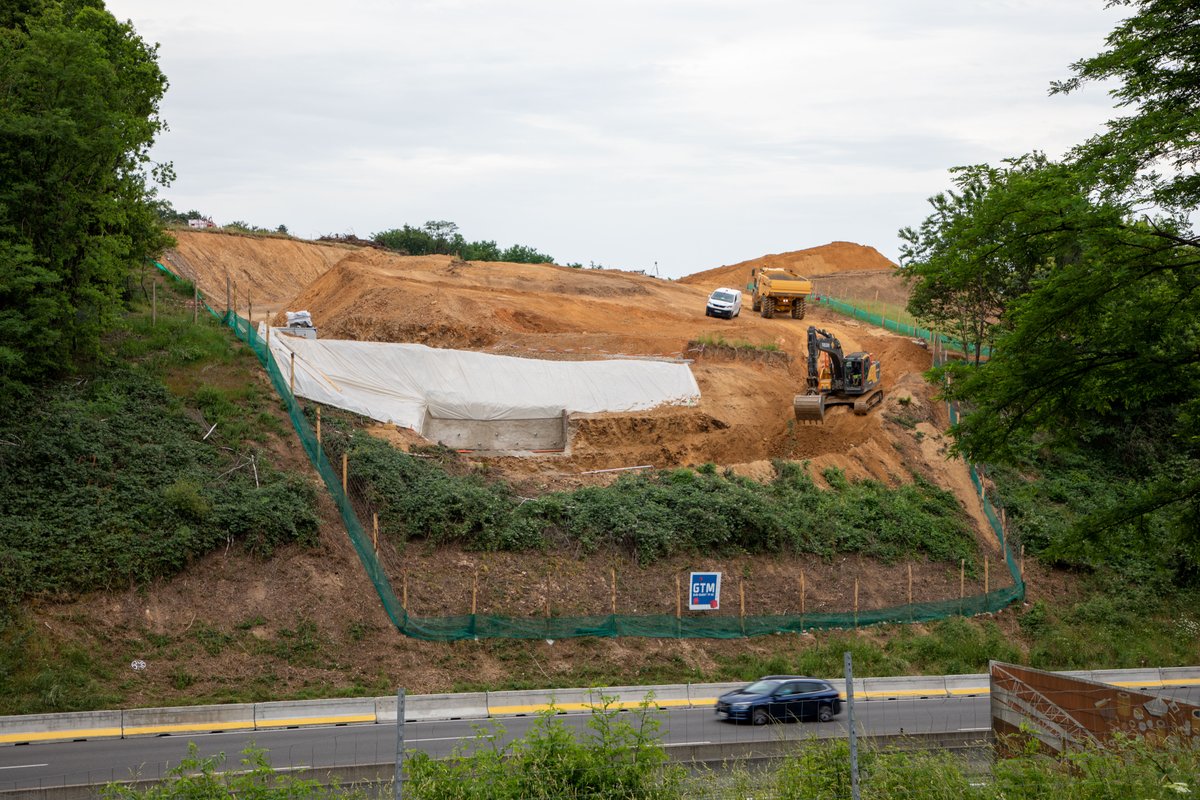 LimMetropole's tweet photo. #Mobilité | Point d'étape  en images sur le projet de franchissement de l'Autoroute A20🛣
Il s'agit de raccorder le quartier de la Bastide au secteur Puy-Ponchet-ESTER grâce à une voie de 1000 mètres qui privilégiera les mobilités douces : marche, vélo, transports en commun 🚴‍♂️🚍 https://t.co/pM0cbr2uFW