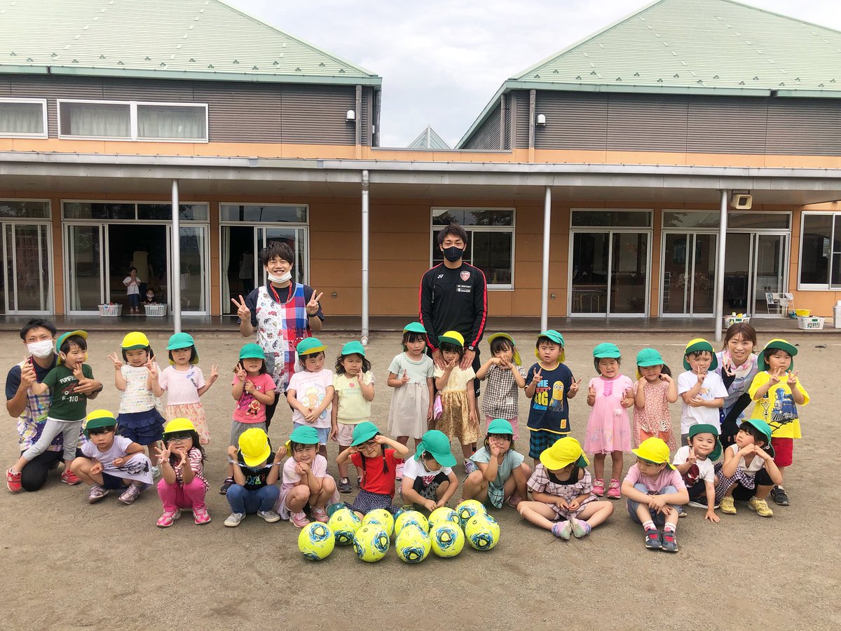 fortunaoyama's tweet photo. 【スクール情報】
本日、社会福祉法人 洗心会 こばと保育園にてサッカー教室を実施いたしました!
この度、こばと保育園にサッカーボール10球を寄贈させていただきました!
これからもFC CASAは、子供たちにサッカーの楽しさを伝えていきます!
#fccasa #小山市
#AllForOYAMA #マチを赤く染めよう https://t.co/HpavUUdSRd
