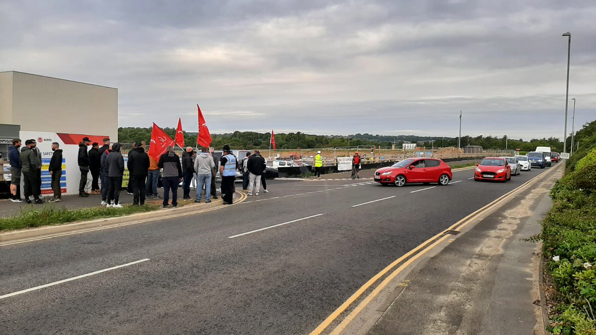 JIBElectrician's tweet photo. Ahead of talks on site later today, Rank & File sparks are back on the gate this morning at the new @amazon site in Gateshead.
No to de-skilling.
#UniteEmec⚡🔧 @jimscottjourno https://t.co/FXFvqe237H