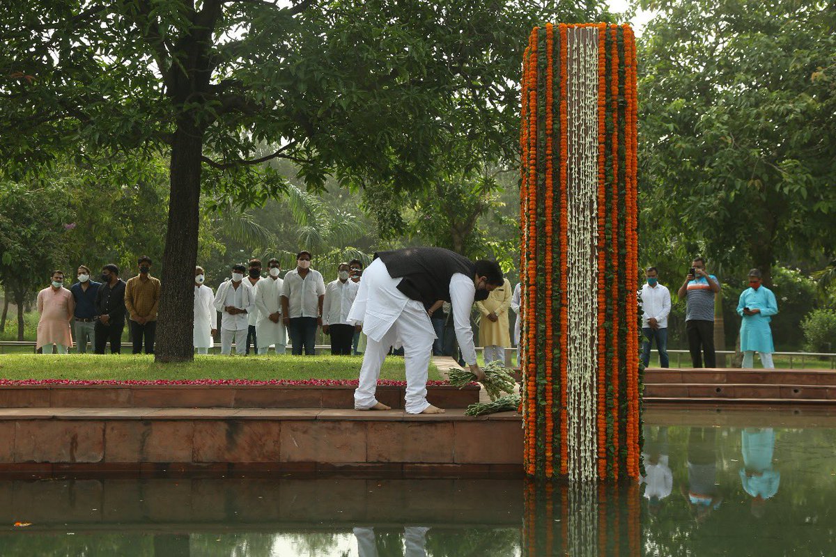 varungandhi80's tweet photo. At Shanti Vana to pay respects to my father Late Shri Sanjay Gandhi, on his 41st death anniversary. https://t.co/gOlEfT9P8x