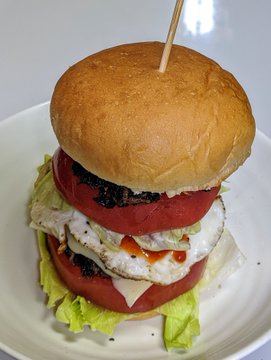 なんかまた手作りハンバーガー作りたくなってきた。
前回はオーソドックスなハンバーガーを目指して作ったけど次はオリジナル要素も入れたい、レタスの代わりにほうれん草とか合いそうな気がする😊 