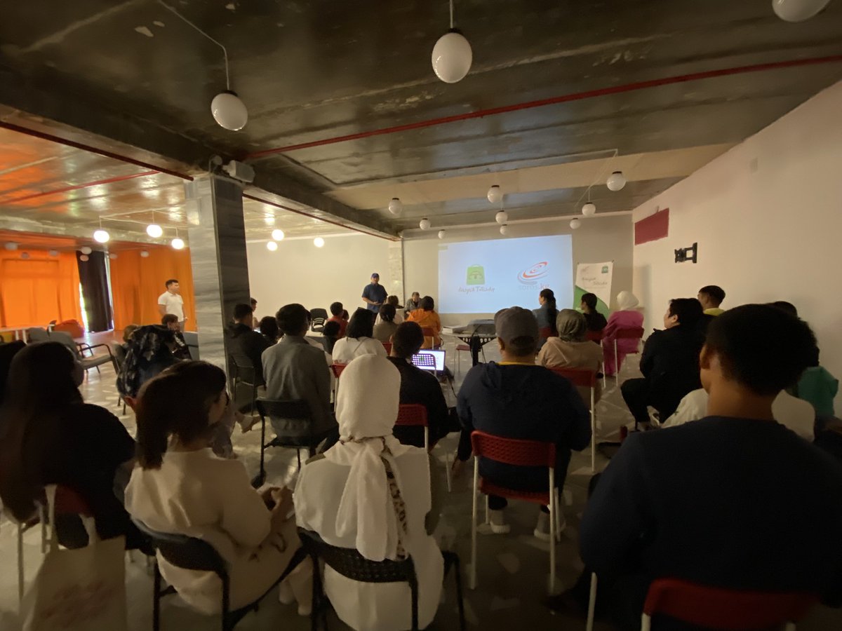 А мы уже начинаем наш трёхдневный интенсив для 40 предпринимателей из Таласской, Иссык-Кульской, Нарынской и Чуйской областей по продвижению и продажам онлайн⚡️

Программу открывает <a href="/emil_umet/">Emil Umet</a> 🔥

Проект реализовывается при поддержке <a href="/SorosKyrgyzstan/">Soros Foundation-Kyrgyzstan</a>