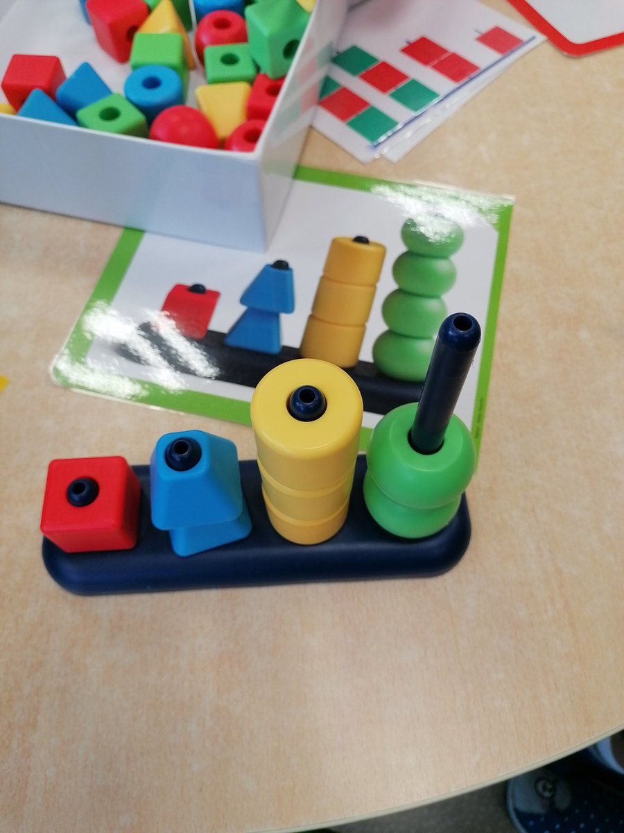ElodiePE1's tweet photo. On prépare tranquillement la #MS avec les #abaques et les #problèmes @mathsenvie1 !
Combien de boules vertes Leo doit-il encore prendre pour finir ?
#maternelle #cycle1 #domaine4 #structurer #pensée #énigmes @IENMaternelle77 https://t.co/t4g0K7FSJT