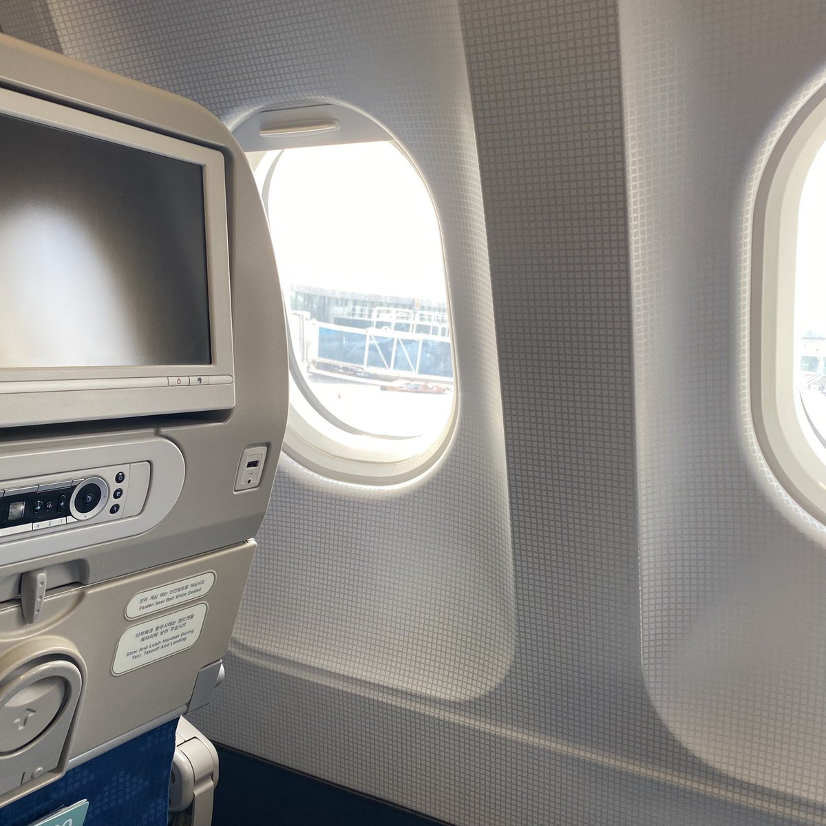 ทำไมบมรตั้งชื่อว่าตอบช้าไม่เลิก เฉลย หนีมาเที่ยวค่ะ กรี๊ด 555555555555 ตะแต่ว่ายังกดเว็บโอนเงินได้เหมือนเดิมนะคะ แต่ว่าช้าจิ๊ดนึงค่ะ ( ˃̣̣̥᷄ ⌓ ˂̣̣̥᷅ ) ระหว่าง 3-4 วันนี้อาจจะตอบช้าไปบ้าง ต้องขอโทษล่วงหน้าเลยนะคะ 🥺🤍