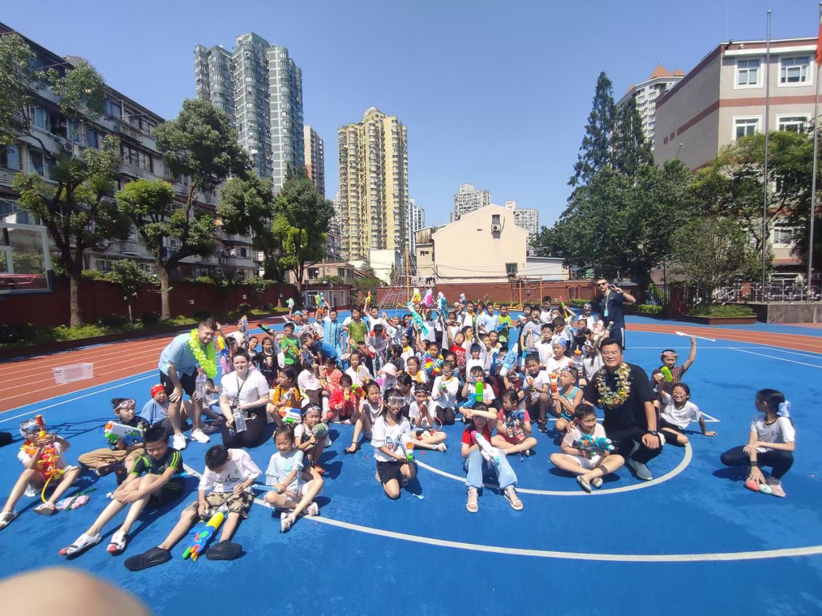 sjforrest92's tweet photo. Ending the year with a huge water fight 😃 💧 🔫 https://t.co/VuQNWKenm6