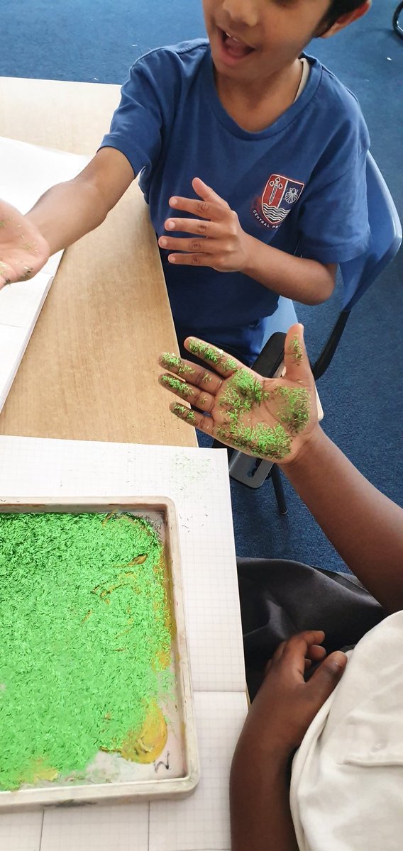 mrsKul1's tweet photo. @MrsCrumley2 @Centralprimary
@MsZimmatore
In science Pear class learnt about hygiene. We used glitter to our experiment as germs. Children used water , tissues and water with soap to see which one work best .
🦠🤚💦
#scienceiscentral https://t.co/17amKpm3rI