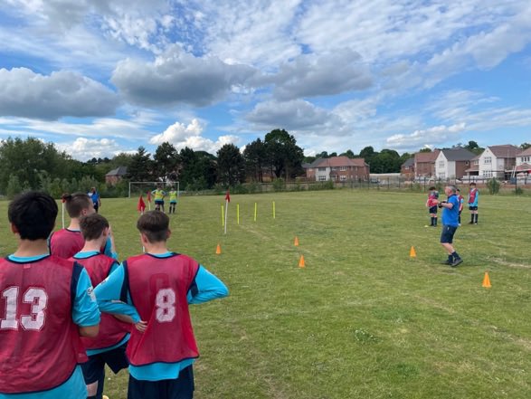 BaggieSmith's tweet photo. ⚽️⚽️⚽️ Thanks for the support visit @AndyJones_1 @IdsallRangers @ShropshireFA ⚽️⚽️⚽️ 🙌🏻👍🏻 https://t.co/JUYzyljtlC