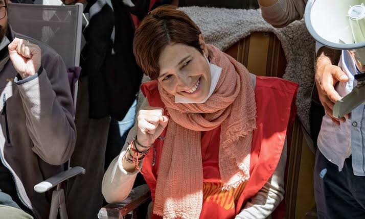 *Bağlansa elim ayağım,
Bağlanmaz ki yüreğim..
Feryat olur yumruk olur,
Dağıtır zulmü yüreğim...*
#NuriyeGülmenYalnızDeğildir 
#NuriyeyiBırakın 
#NuriyeGülmeneÖzgürlük