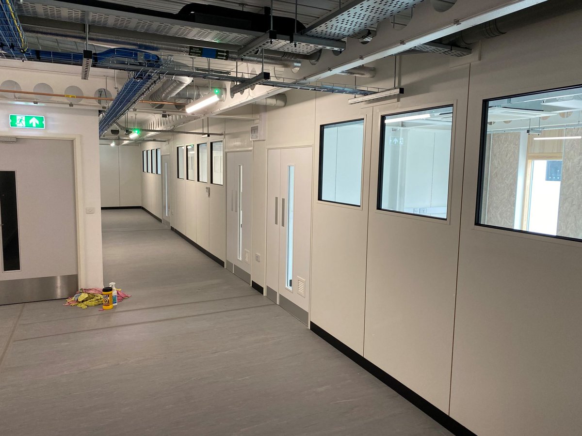 UnityCampusCam's tweet image. News: @IontasLtd take PC of their 15,000 sq ft #labfitout from @COELfitout at The Works. 

Great work from both teams! They now just have their own fitout (benches and cabinets etc) to do. 

#TheWorks #UnityCampus #Sawston