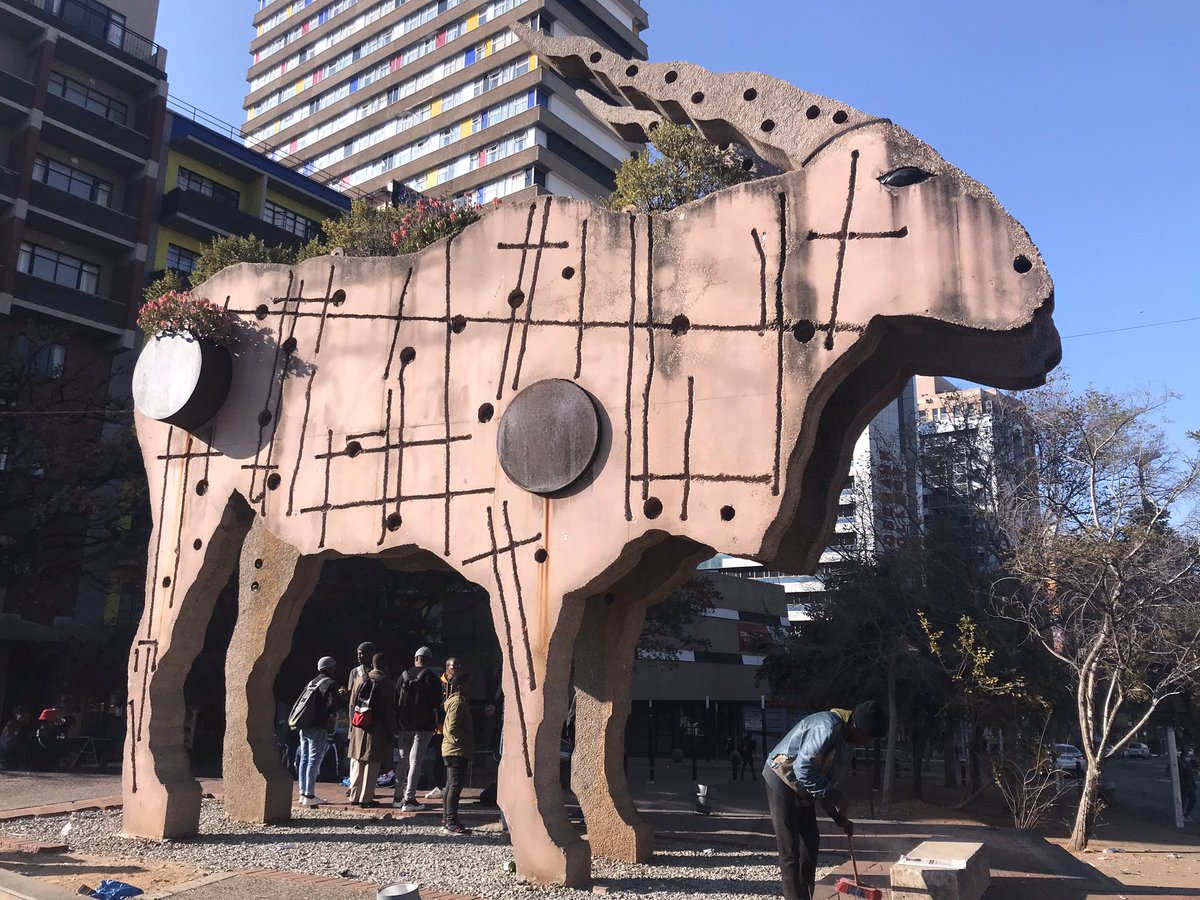NSebogoane's tweet photo. Statue of the public art and graffiti murals in Braamfontein, have you ever wondered the history behind it? Well the artwork is inspired by the history and culture of the Ndzundza, Ndebele people who lived in Gauteng Province in the 17th Century.#witsradioacademy2021 https://t.co/OTa1BYJLSb