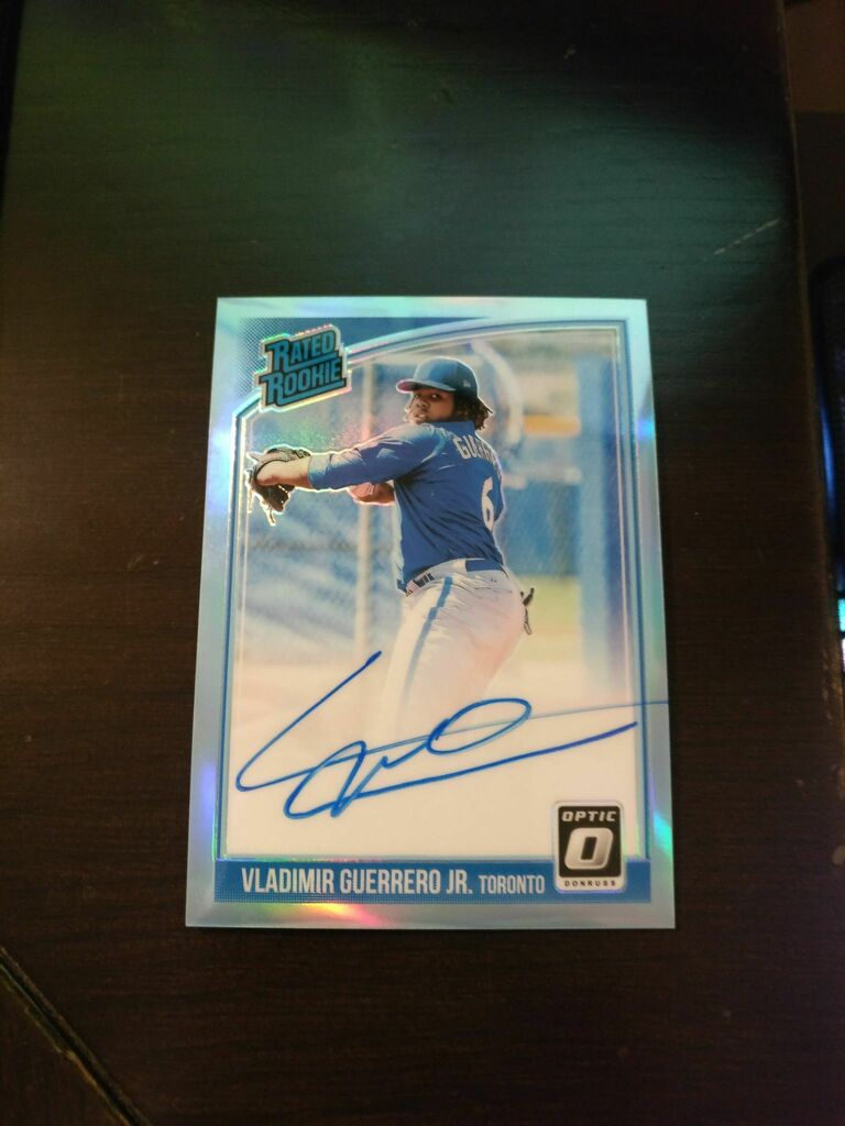 Never shared here but that's what I got from grabbing one loose pack at my local LCS. Haven't been lucky with loose packs but this one makes up for it, Optic Prizm /25.
📸: Seb_Nation
#TheHobby https://t.co/ZP3hRhOto6