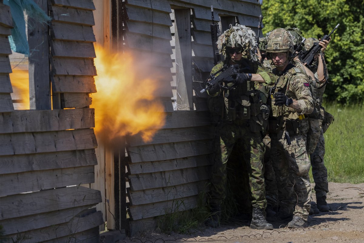 ukinlithuania's tweet photo. Marking the #ArmedForcesWeek, we are sharing the most impressive moments of the @RoyalMarines / @RoyalNavy exercising alongside our Lithuanian allies during the #BALTOPS50! 🇬🇧🤝🇱🇹

#WeAreNATO #CommandoForce https://t.co/2KCHZuH2wI