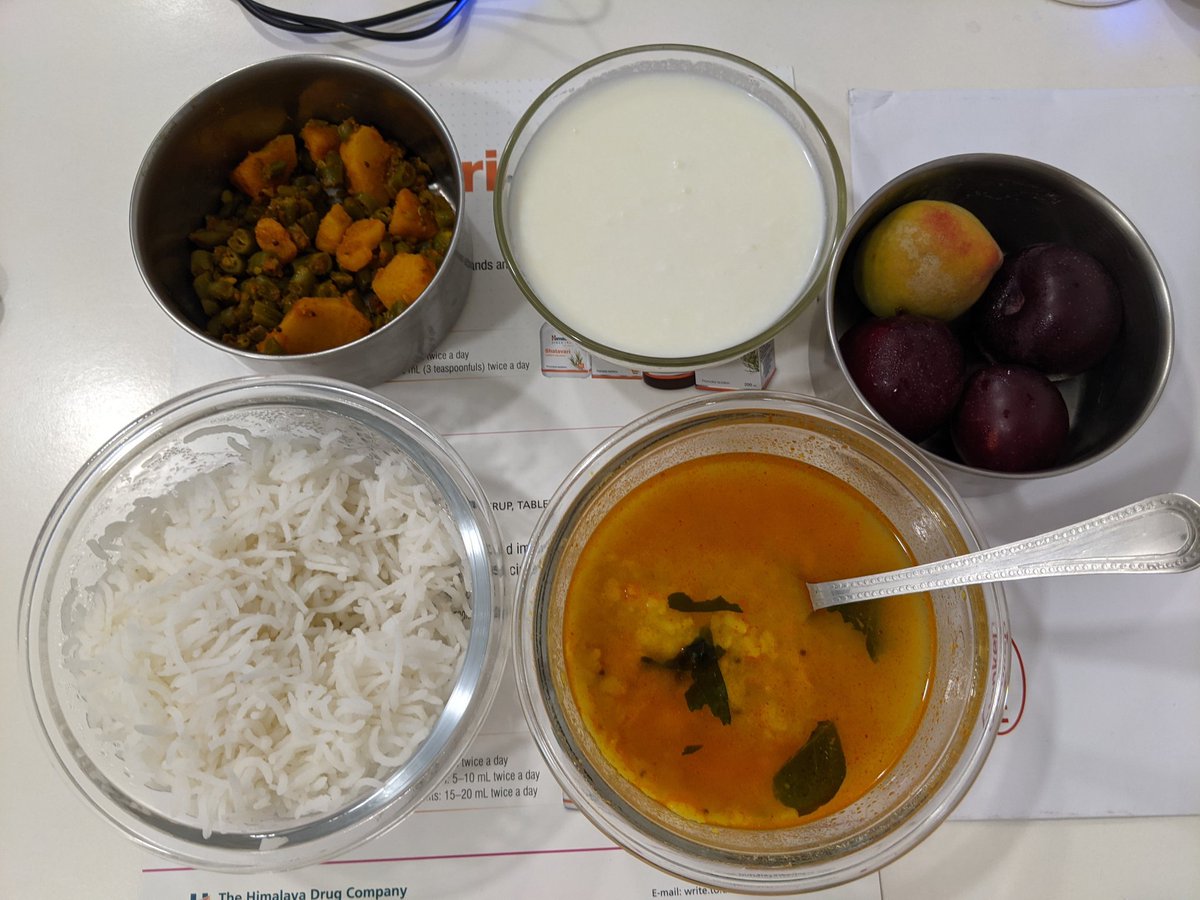 drshalinisdiet's tweet image. How to curb your #Appetite ? 
5 Tips- 
1)DIVERT Attention.Walk,talk ,make a call,read,sing,dance,meditate - do whatever to avoid indulgence in food.
2)DISTANCE yourself from the kitchen / dining table.Walk out of the house or shut your room...contd
#BehaviourModification