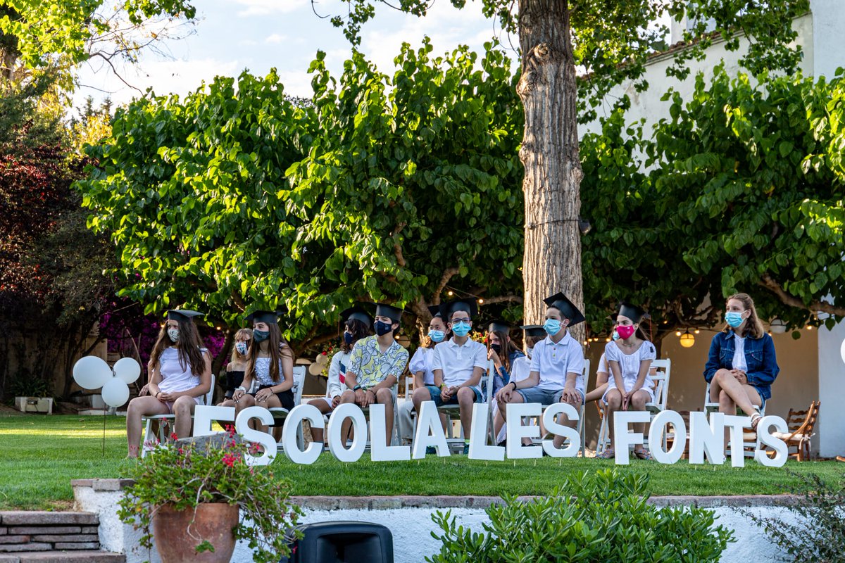 Escola Les Fonts tweet media