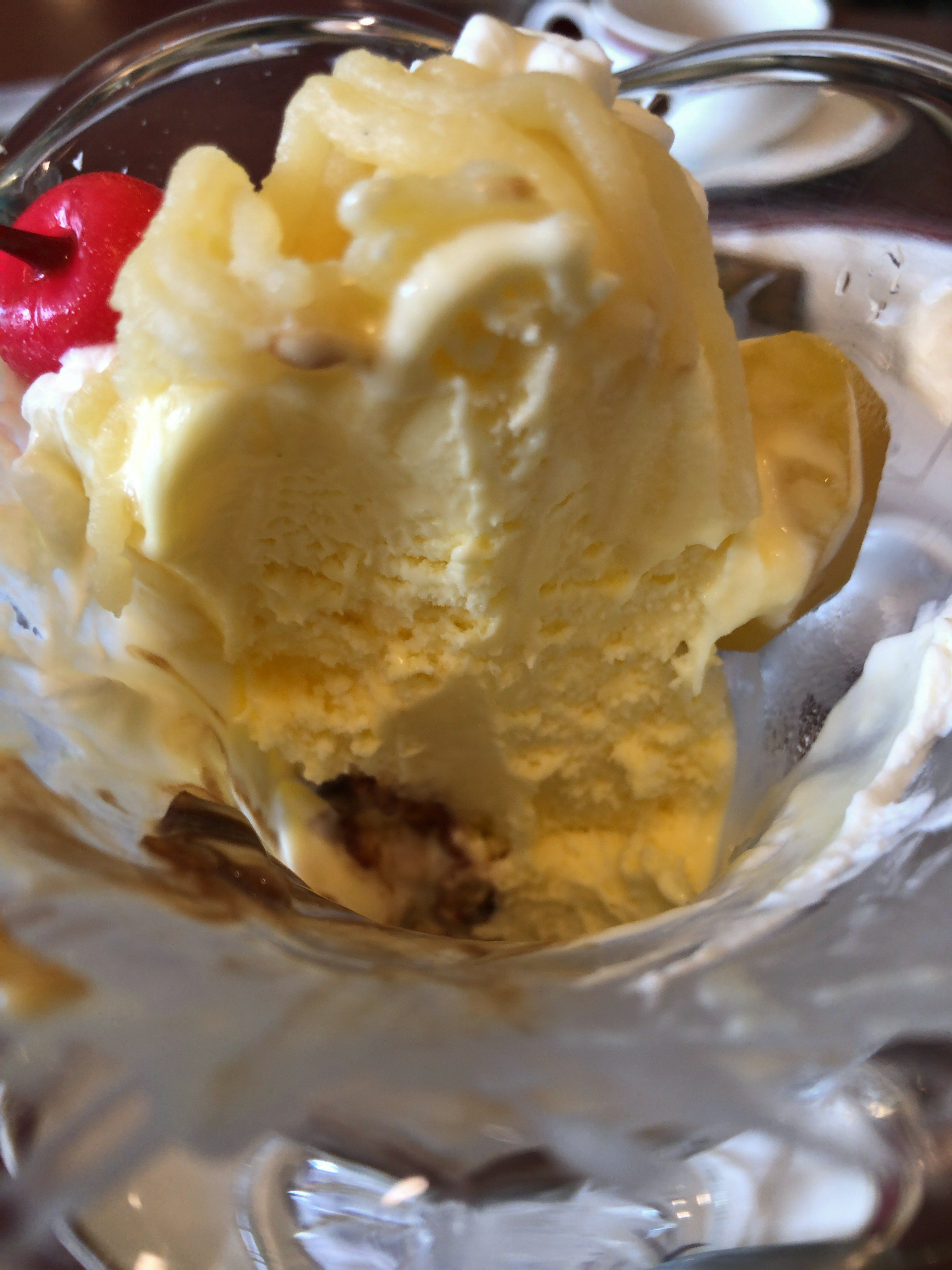 Twitter 上的 K 池袋駅前の喫茶店タカセのモンブランパフェ 駅前立地の一頭地にあるのに700円台でこんなアイスが中まで詰まったのが出てくる 栗もゴロゴロ 最近はシリアルで量を増したのが多いから なんか満足感が高い T Co Uxzr0ro4ey Twitter