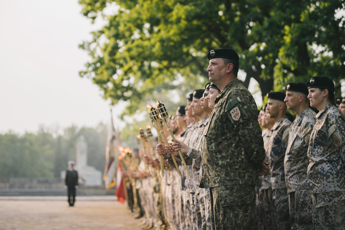 Varoņu piemiņas dienas Vakara junda Rīgas Brāļu kapos.