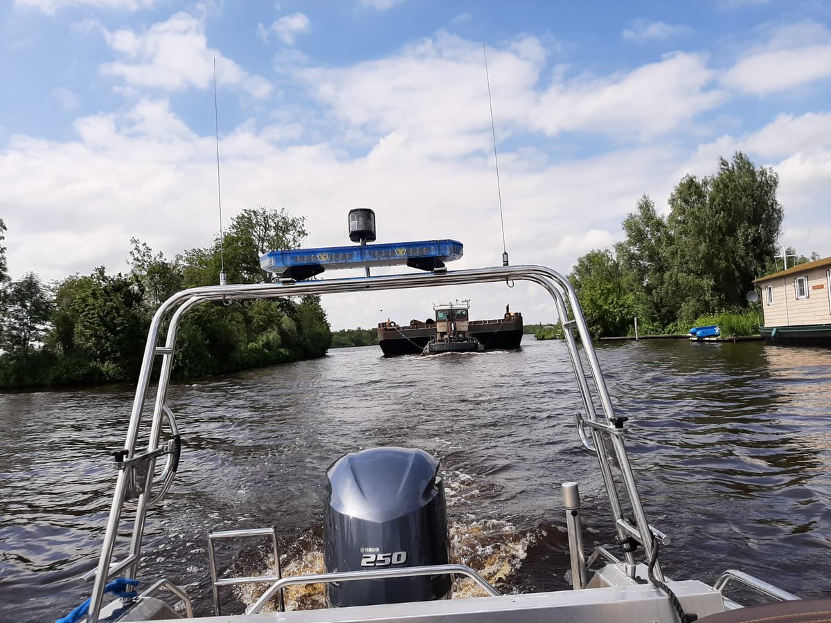 PW7: Transportbegeleiding vanaf PM kanaal naar Drachten. Bak is 15.55 meter breed. Hooidambrug is 16 meter breed.