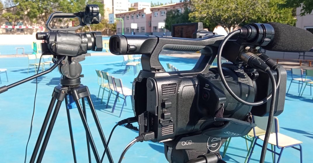 Buenos días desde el CEIP Pla Barraques de nuestra localidad. Arrancamos la jornada de hoy grabando el final de curso de los alumn@s. Feliz verano a tod@s ellos y a disfrutar! 
#elcampello #colegio #finaldecurso #productoraaudiovisual #alicante #verano #summer #camera #grabar