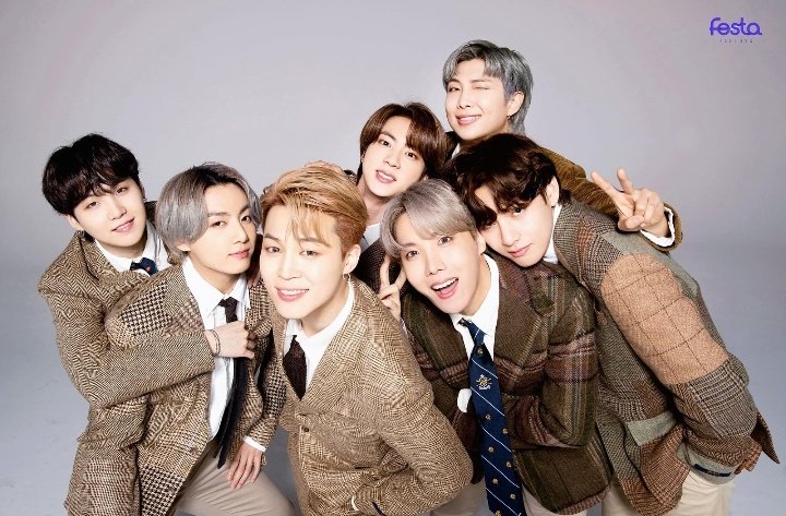 beemyjoonie's tweet photo. These two groups are the reason why i started with kpop and they are the reason why i know how to love and stand up for myself. The amount of hate they get everyday just to make us happy is so heartbreaking to see.AIN'T NOBODY TALKING SHIT ABOUT THEM. #PROTECTBANGPINK https://t.co/Ohry2xt2ou