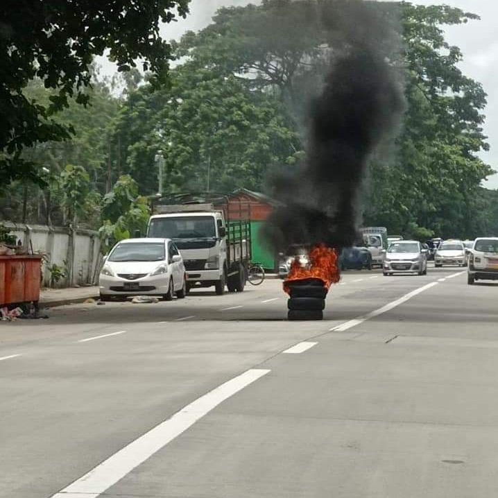 On the afternoon of June 23, on the Baho road in Weluwan Ward, #Sanchaung Township, Junta terrorists violently abducted some innocent youths, falsely accusing them of being anti-military protesters.
#June23Coup
#WhatsHappeningInMyanmar
#MilkTeaAlliance