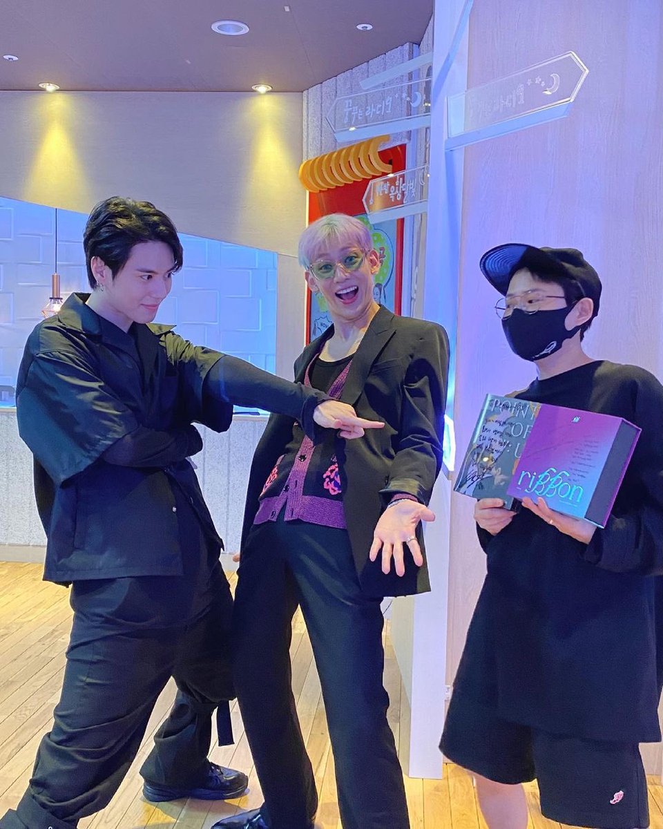 hourlybam's tweet photo. #BamBam  #뱀뱀 #แบมแบม #斑斑 @BamBam1A  #GOT7  #갓세븐 @GOT7Official https://t.co/ef1lGFntHV