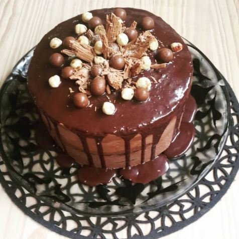Mad Hatter Café 
Tel.      013 254 0086
The Piazza Cherry Grove Centre, Main Road
Open Thursday - Tuesday
(Closed on Wednesdays)
08h00ish - 16h00ish