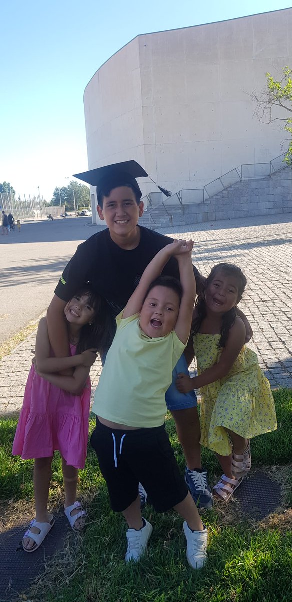 marma181's tweet photo. hoy comienzan las vacaciones!!!los trillis y Thiago!! Besos desde España @todonoticias @mati_bertolotti #alcolecontn https://t.co/YetsNusyrm