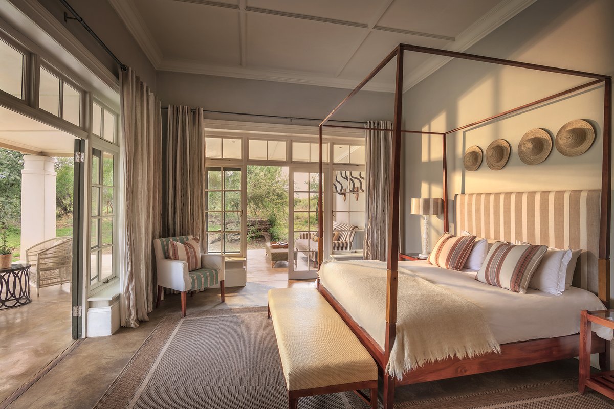 SamaraKaroo's tweet photo. The Manor's elegant proportions showcase the natural beauty of its surrounds. Floor to ceiling windows draw the eye to the outdoor living spaces and the veld beyond, whilst locally-made art & ironwork complement the interiors.
Learn more: https://t.co/3bJtsaDICQ #KarooStyle https://t.co/PY344R1yc3