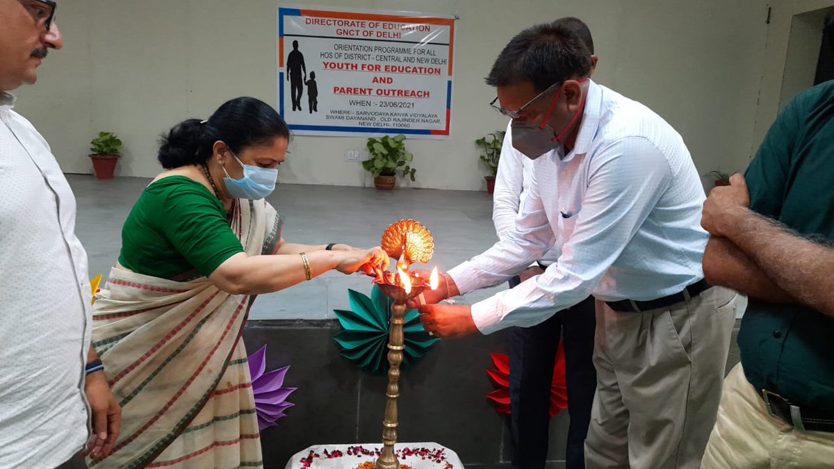 Dir_Education's tweet photo. Leadership attains perfection when vision &amp; mission sync together!

An Orientation Prog for Head of Schools of Central &amp; New Delhi districts, chaired by DDE Mr Vikas Kalia, was conducted at Swami Dayanand SKV Old Rajendra Ngr.

Theme was Youth for Education and Parents' Outreach. https://t.co/upJKFZq5oK
