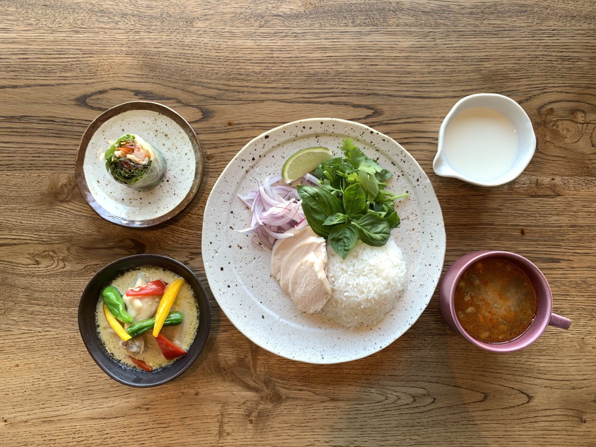 蔵前にある、隠れ家的な卓球バー「リバヨン」が土曜・日曜限定でアジアン喫茶をオープン🌿

ランチ、ディナーともに、フレッシュなスパイスを使った「ガパオライスプレート」や「鶏肉のグリーンカレー」などをラインアップ😋
asakusa.keizai.biz/headline/855/