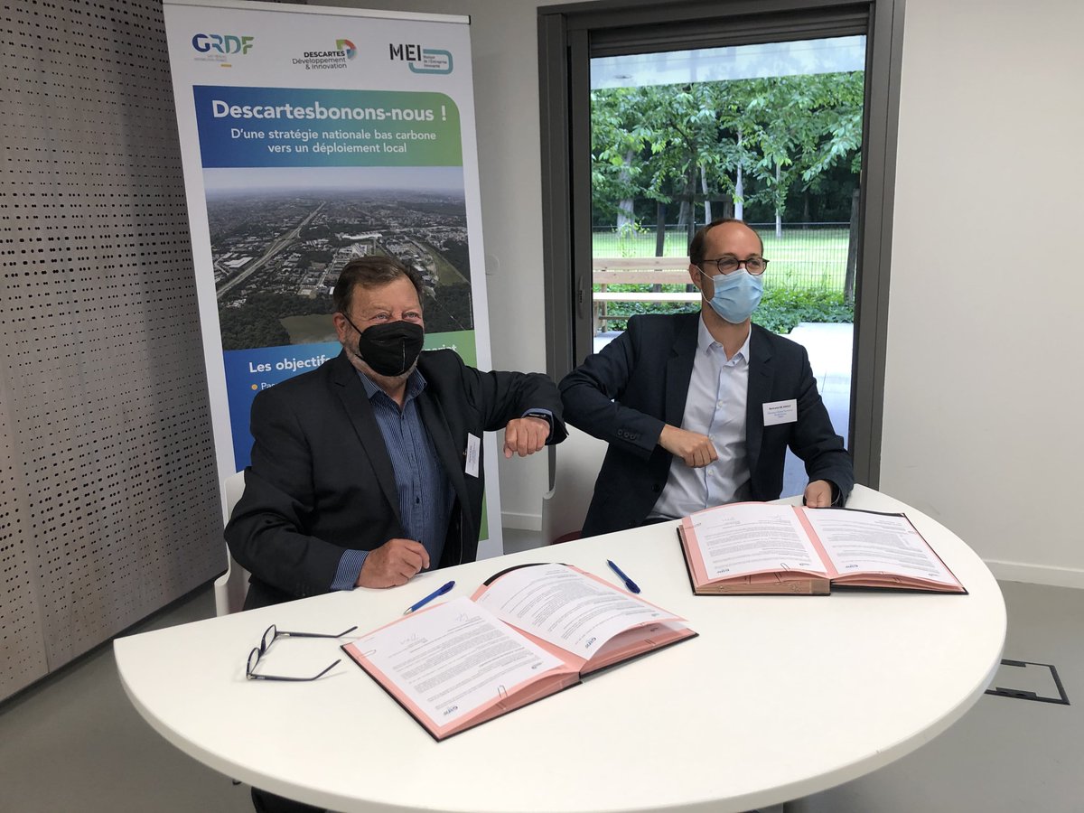 descartes_devin's tweet photo. [#VisitePresse] Descartesbonons-nous : d’une stratégie nationale bas carbone vers un déploiement local ! Accueil de @GRDF pour une visite presse. A cette occasion, signature de notre convention de partenariat 👍
#GRDF #GRDFIDF #CitéDescartes #MEI #transitionEcologique https://t.co/8Ci95rdiqe
