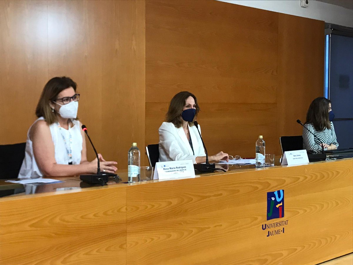 EuroFUE_UJI's tweet photo. Interviene en el Evento Multiplicador @ecobluetourism1 ⛵️ Rosa María Rodríguez, coordinadora del grupo de investigación #GETUR @UJIuniversitat ofreciendo los ingredientes del éxito para un #turismosostenible♻️ https://t.co/heXuBN8fRt