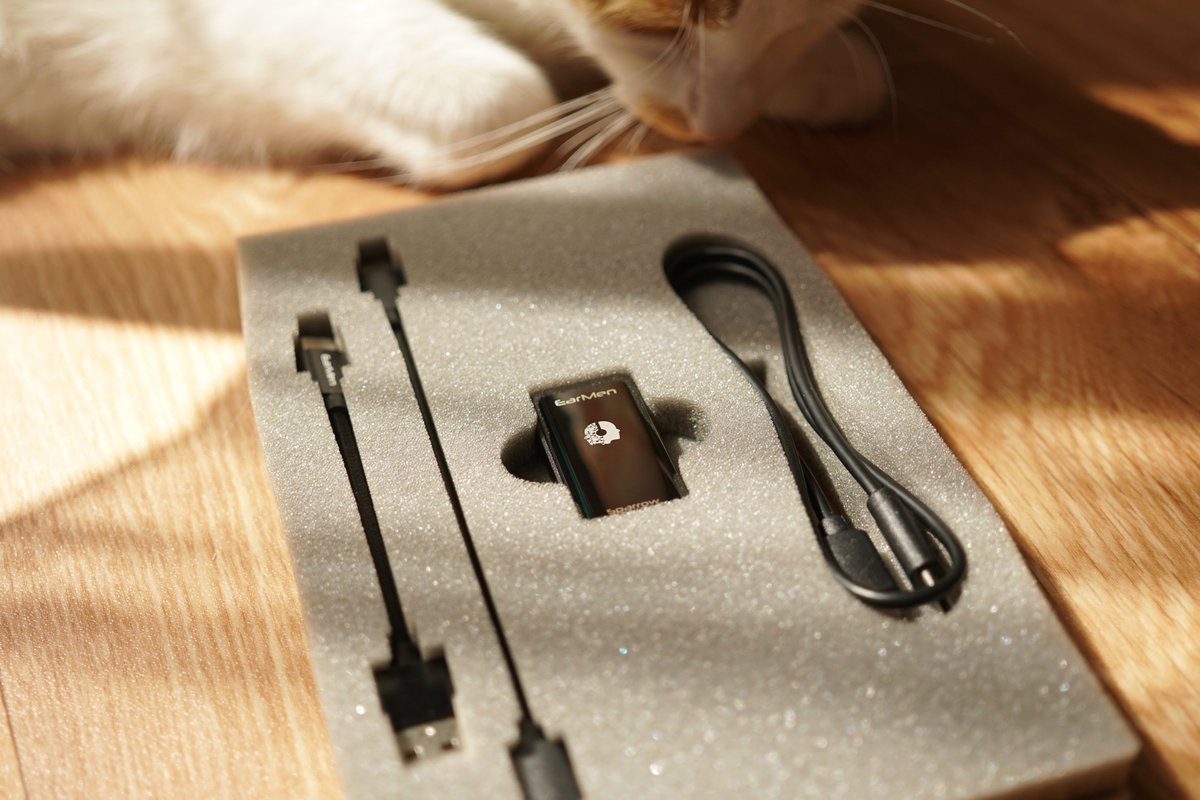 ear_men's tweet photo. Ethernal #love ❤ between the #Sparrow &amp; a #cat  🐦 😺
https://t.co/EbcDIj13W8

#earmen #earmensparrow #headfi #hifi #portable #electonic #hiresdongle #dongle #mqa #catlove #anilove #catandsparrow #catsofinsta #instagrampets #audio #instaaudio #portableaudio #pocketfriendly https://t.co/VRM5F6L6HJ