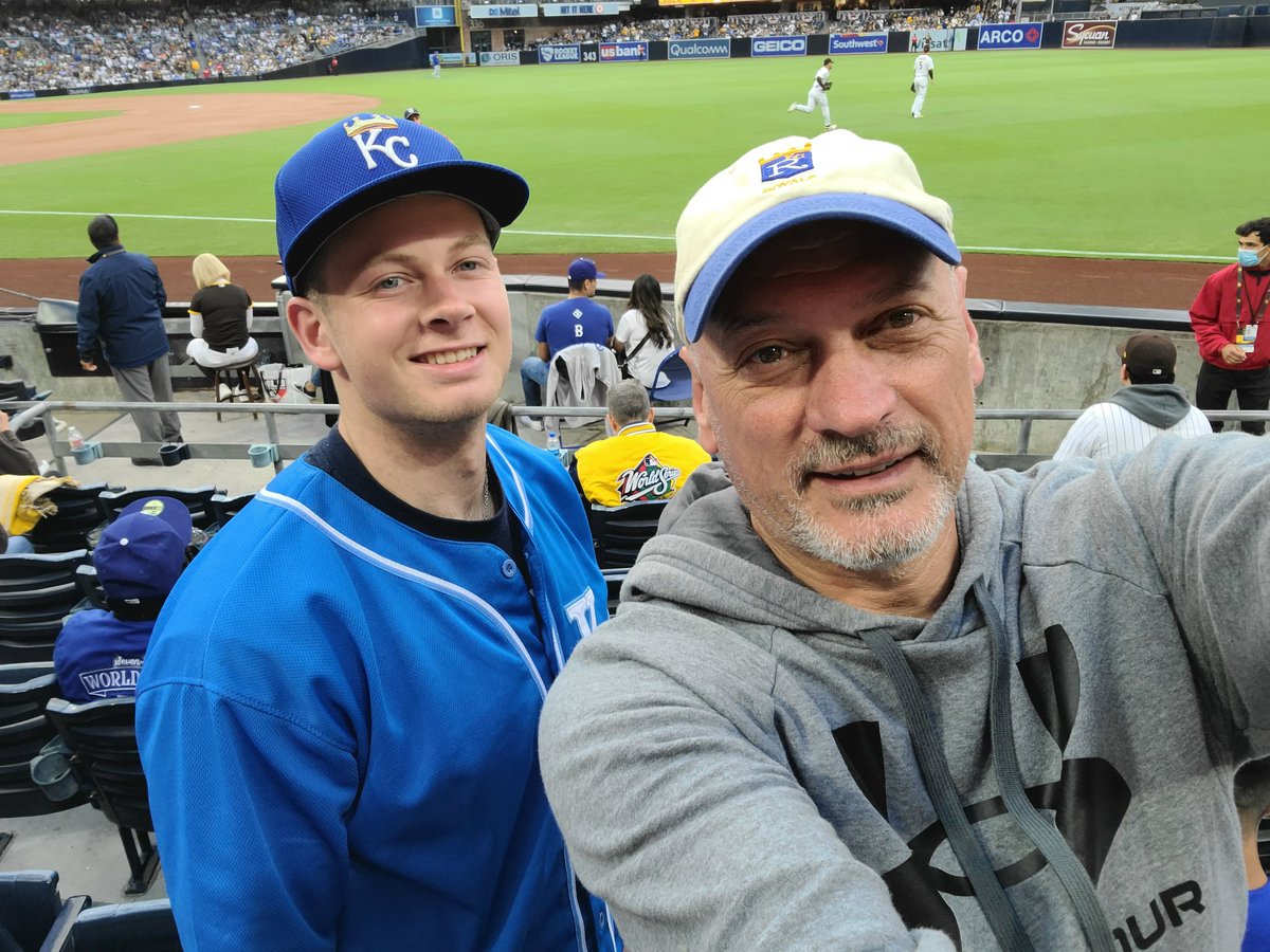 ForrestCook9's tweet image. #HungryForMore Came from all the way from KC to see the best rivalry in sports!