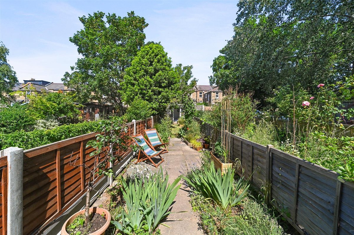 Estates_10's tweet photo. NEW PROPERTY - Newport Road, E10 - Two Bedroom Ground Floor Abrahams Flat - For Sale - Offers in Excess of £475,000

https://t.co/YcilYxnDop https://t.co/1FMYaIloti