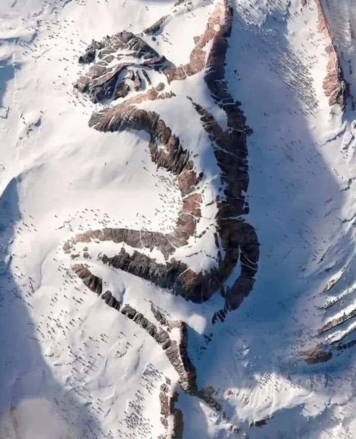 Torazz6's tweet image. A unique creation of nature human shaped mountain range❤️ #nature #outdoors #naturemountain #unique #ice #rock #mountain #naturelovers #tarazz