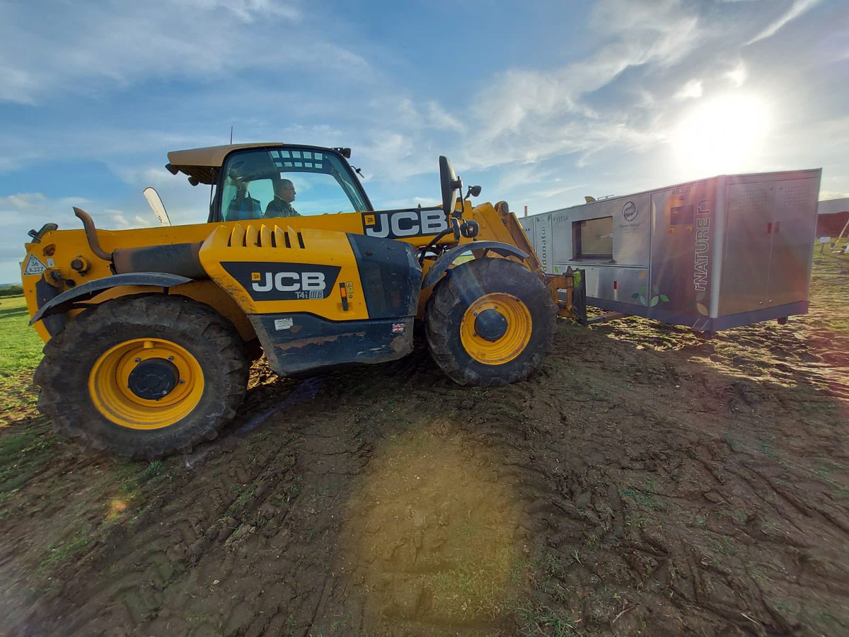 rNaturemachine's tweet image. The set up at Groundswell Agriculture show is underway. It will be the 1st time rNature has been exhibited in UK, Ireland &amp;amp; Europe.

#groundswell #agricultural #compostingmachine #composting #agriculturalwaste #farmwaste #wastesolutions #organicwaste #HWIL #rn250 #composter
