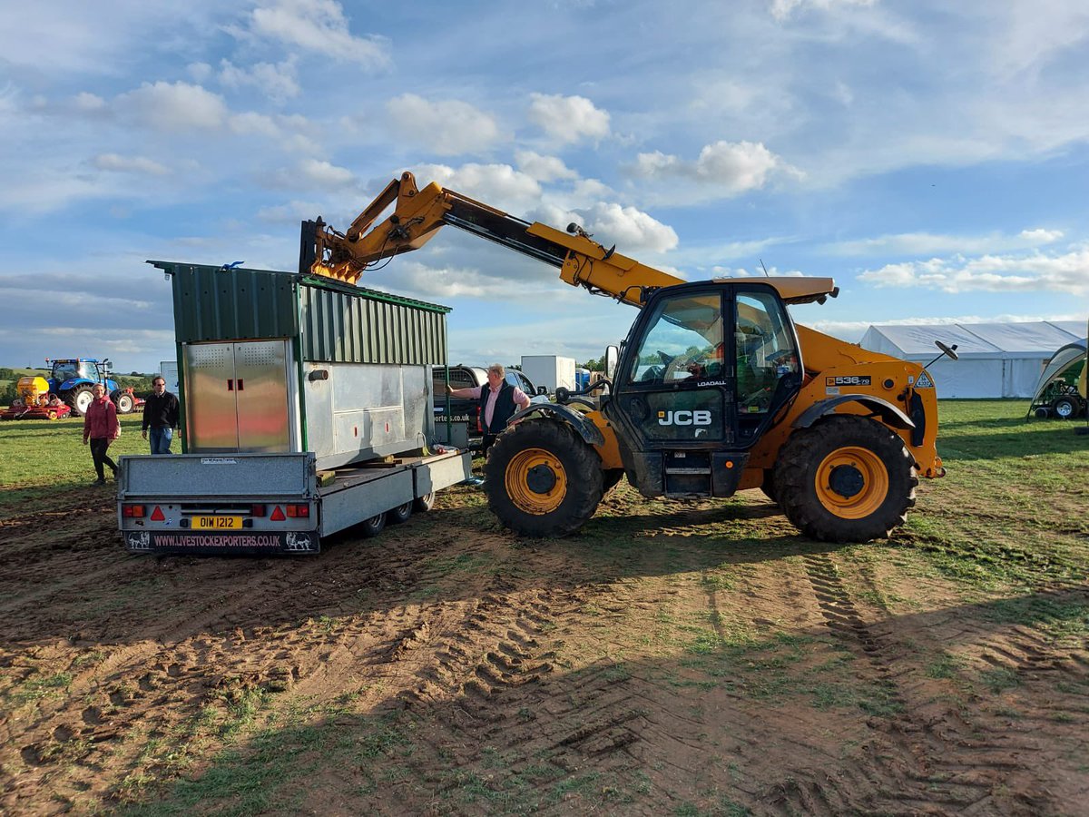 rNaturemachine's tweet image. The set up at Groundswell Agriculture show is underway. It will be the 1st time rNature has been exhibited in UK, Ireland &amp;amp; Europe.

#groundswell #agricultural #compostingmachine #composting #agriculturalwaste #farmwaste #wastesolutions #organicwaste #HWIL #rn250 #composter
