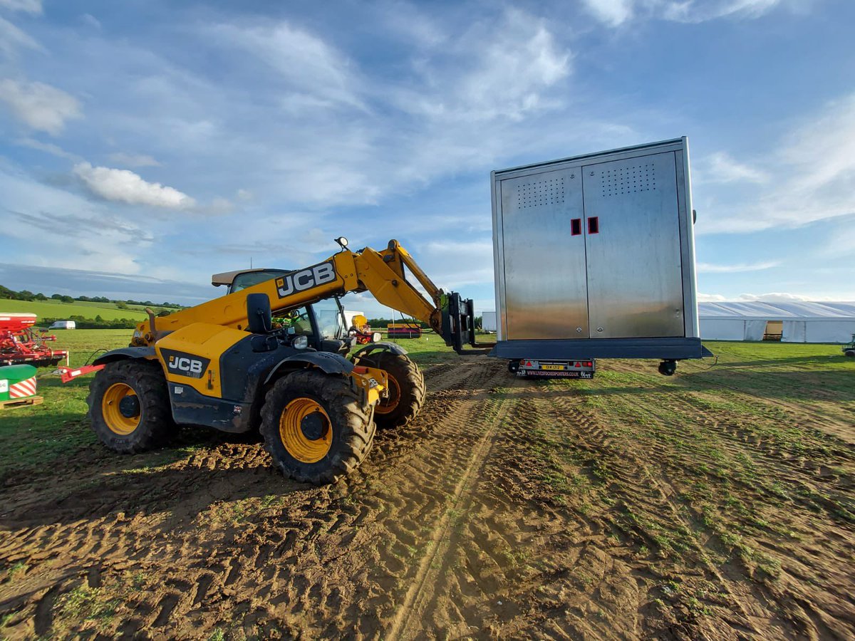 rNaturemachine's tweet image. The set up at Groundswell Agriculture show is underway. It will be the 1st time rNature has been exhibited in UK, Ireland &amp;amp; Europe.

#groundswell #agricultural #compostingmachine #composting #agriculturalwaste #farmwaste #wastesolutions #organicwaste #HWIL #rn250 #composter
