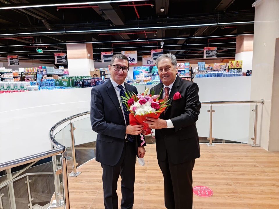 AlMayaGroup's tweet photo. “Al Maya Group is keen to boost FMCG products imports from Italy”, said Mr. Kamal Vachani…

#AlMayaGroup is one of the leading importers of food products from #Italy in the #UAE

Pictured with the Consul-General of Italy in Dubai H.E. Giuseppe Finocchiaro. https://t.co/YdJCD8saT4