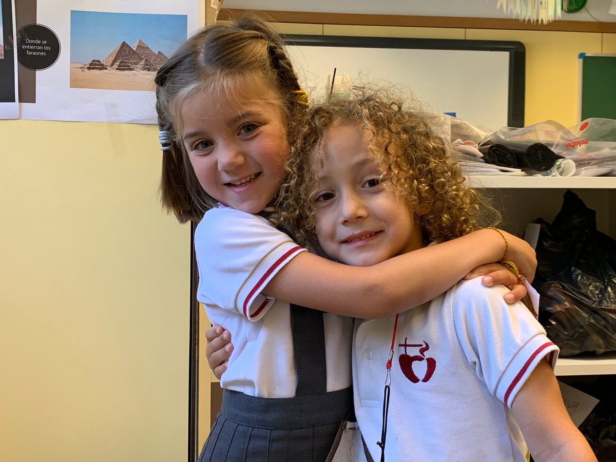 PadreDamianSSCC's tweet photo. Una super #abraçada resum aquest curs,P4 #infantilpadredamiansscc ens acomiadem dels nostres #twins i dels nostres amics, ens #retrobem al setembre!! 
---
Un super #abrazo resume este curso,P4 nos despedimos de nuestros Twins y de nuestros amigos,¡nos reencontramos en septiembre! https://t.co/fBq10VToM2