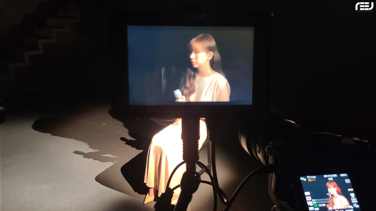 [#니즈뮤직]
📸니뮤가 이번엔 케이시 '어떤 말도 할 수가 없는데'
라이브 클립 촬영 현장을 다녀왔습니다❣
아무 배경이 없어서 당황 했다구요❓
이유가 궁금하다면 '7시' 
니즈뮤직 유튜브에서 확인 해주세요😆
#케이시 #간떨어지는동거 #OST #어떤말도할수가없는나인데 #비하인드