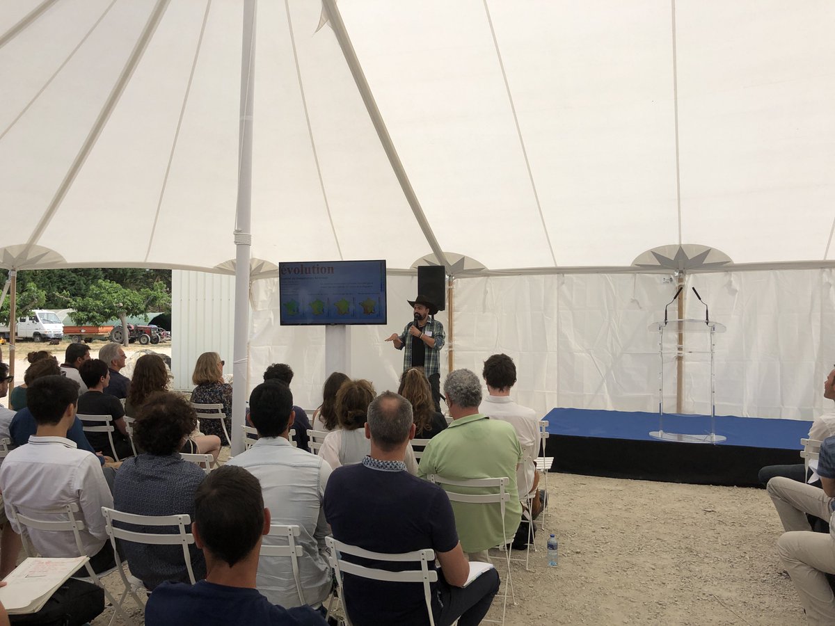 CultivonsDemain's tweet photo. . @SergeZaka, chercheur en agro-climatologie chez @ITK_decide, intervient sur les effets du #changementclimatiques sur les cultures. https://t.co/X6Ex9nO8CO