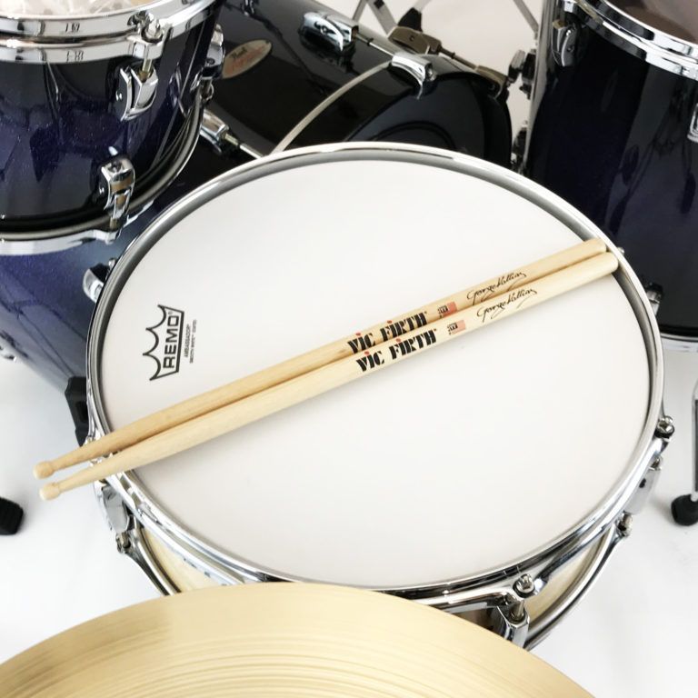 vicfirth_jp's tweet photo. VIC FIRTH『今日の一枚!📷 』
SIGNATURE SERIES — GEORGE KOLLIAS
このシグネチャーモデルをご存じですか❗️❓
気になる方はコチラ😉
➡️https://t.co/yytACzh5fI
#VIC_FIRTH
#ヴィックファース https://t.co/8h2E2vZ8q8