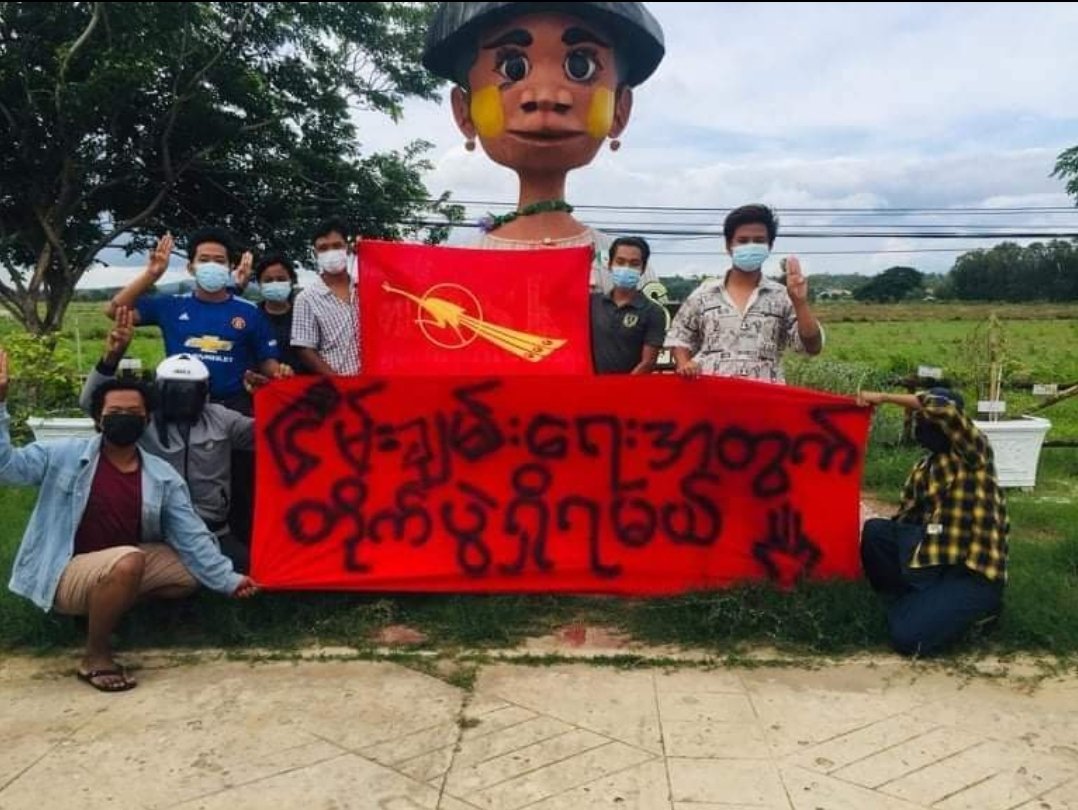 nhs0412's tweet photo. #NayPyiTaw Student's Union and local residents gathered to stage anti coup gurellia strike to demand the end of dictator today. 
#WhatsHappeningInMyanmar 
#June23Coup 
#TogetherWithPDF https://t.co/2iLVGk2mUL