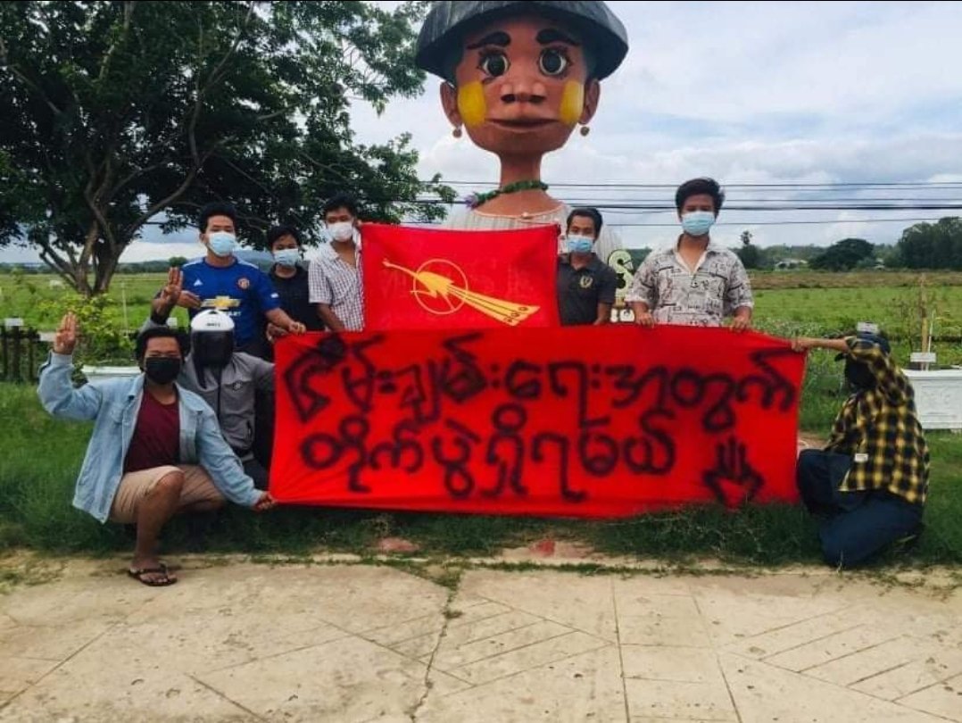 #NayPyiTaw Student's Union and local residents gathered to stage anti coup gurellia strike to demand the end of dictator today. 
#WhatsHappeningInMyanmar 
#June23Coup 
#TogetherWithPDF