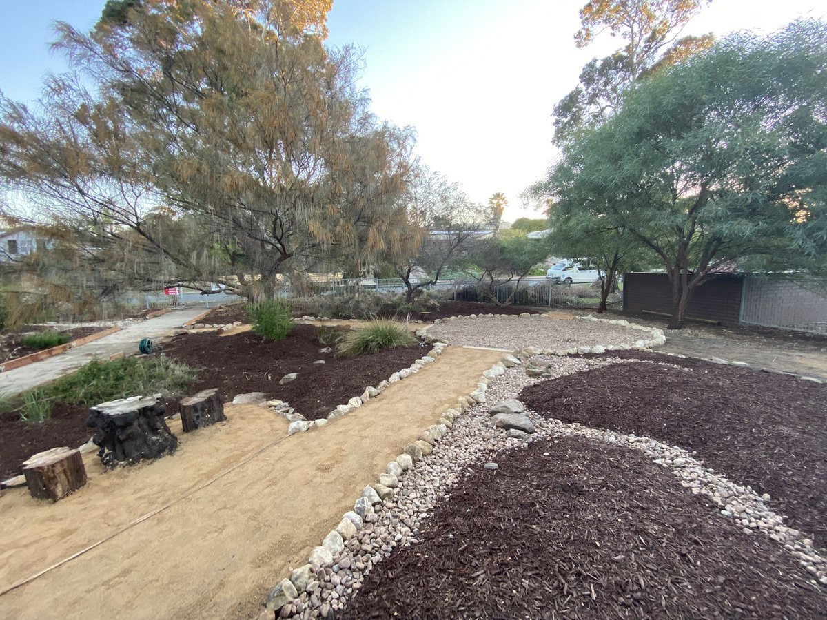 Arbay38's tweet image. Hard to believe it was the same space. Seating and native plants to come. 

#ProjReimaginate