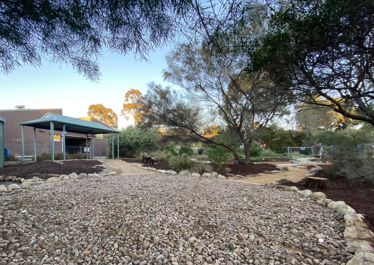 Arbay38's tweet image. Hard to believe it was the same space. Seating and native plants to come. 

#ProjReimaginate