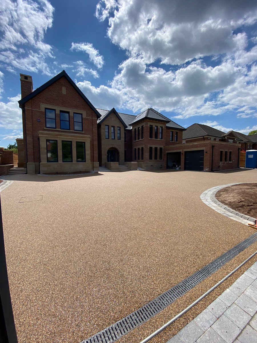 DGSServices's tweet photo. Resin installation in Bramhall, we installed 220m of Chocolate Buff resin bound surfacing. #resin #driveways #manchester #cheshire #northwest #bramhall https://t.co/1IrJ140bNy