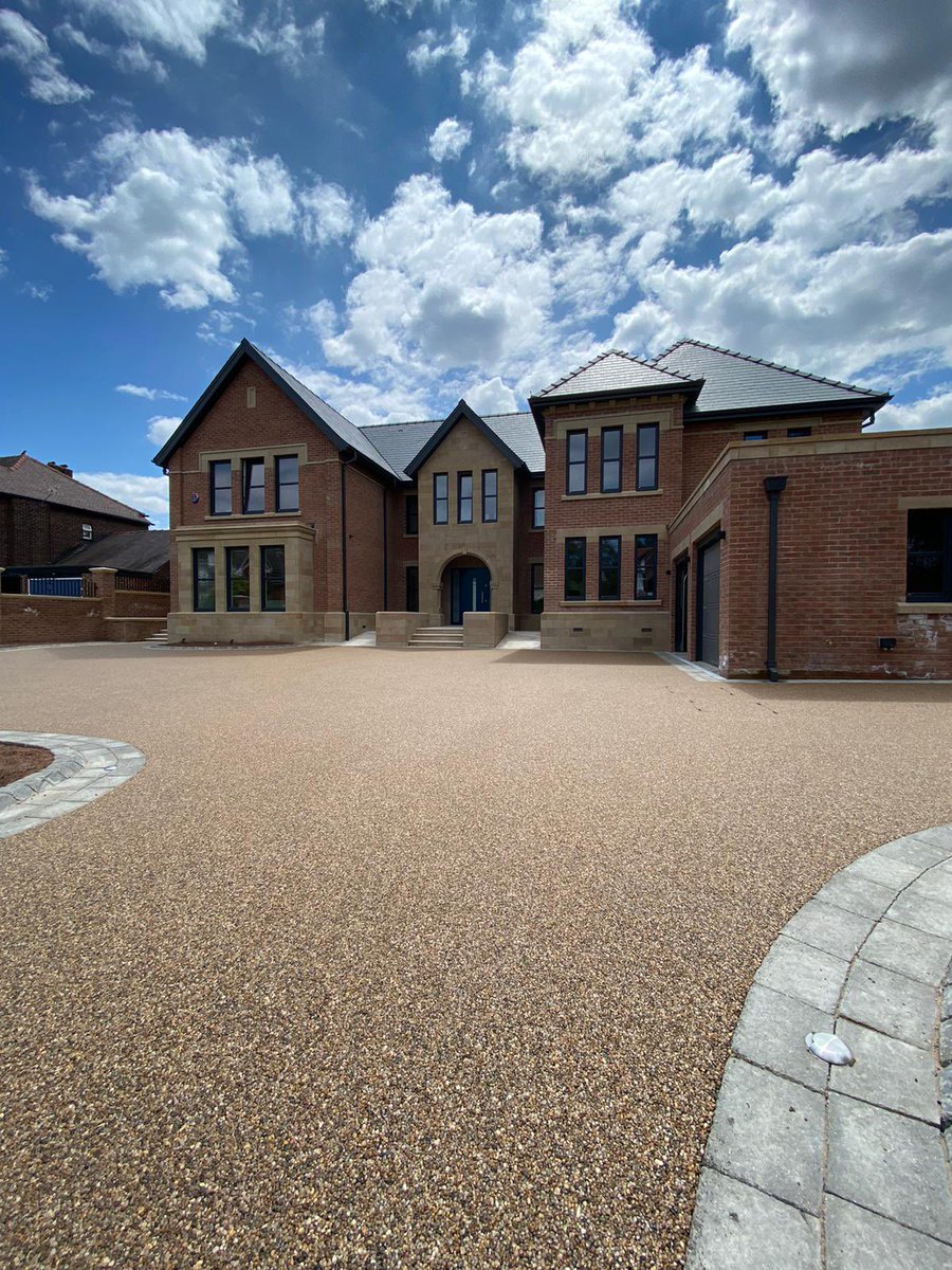 DGSServices's tweet photo. Resin installation in Bramhall, we installed 220m of Chocolate Buff resin bound surfacing. #resin #driveways #manchester #cheshire #northwest #bramhall https://t.co/1IrJ140bNy